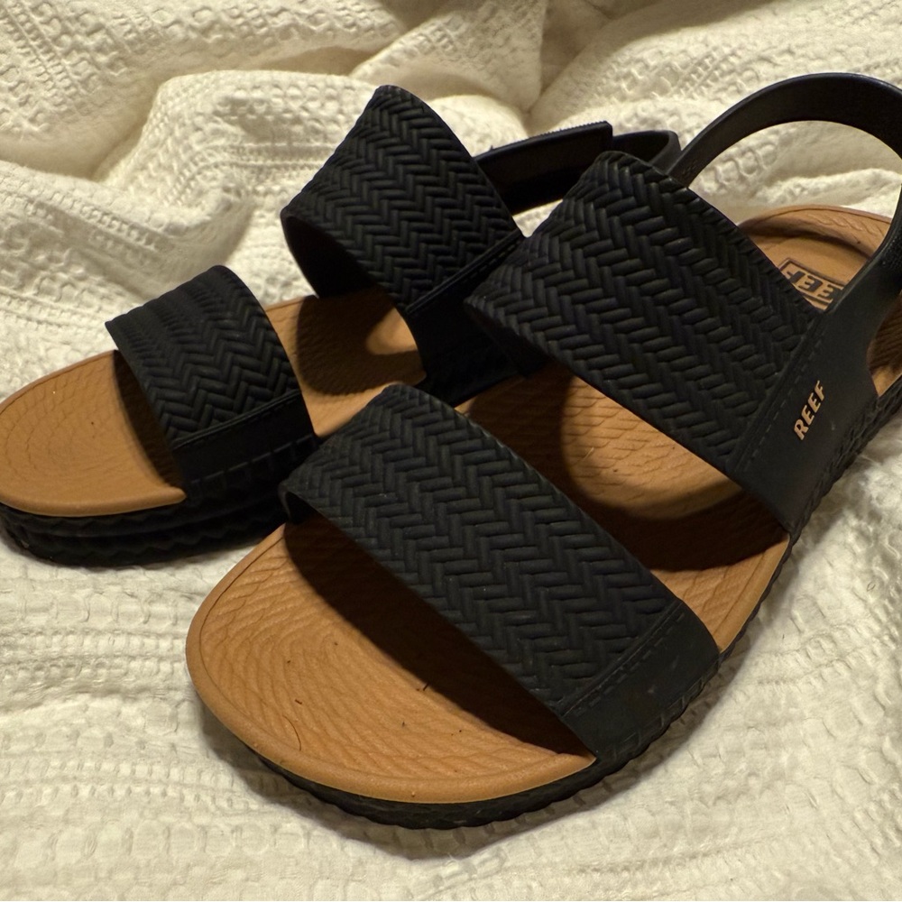 Reef Black and Tan Woven Strap Sandals